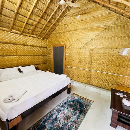 Tamarind Tree Way Side Amenities Hotel Hospet Exterior foto